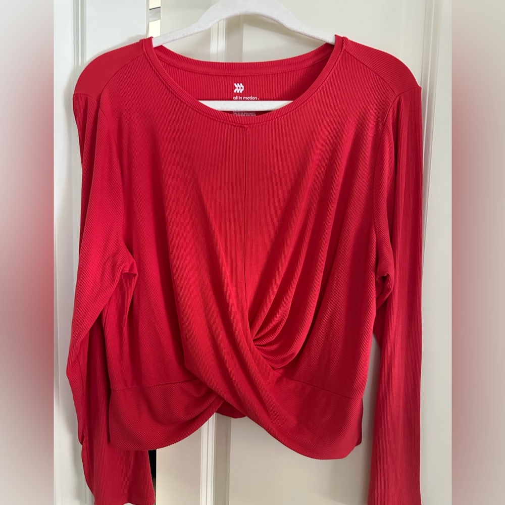 All In Motion Top/ fits medium/large - Picture 2 of 2